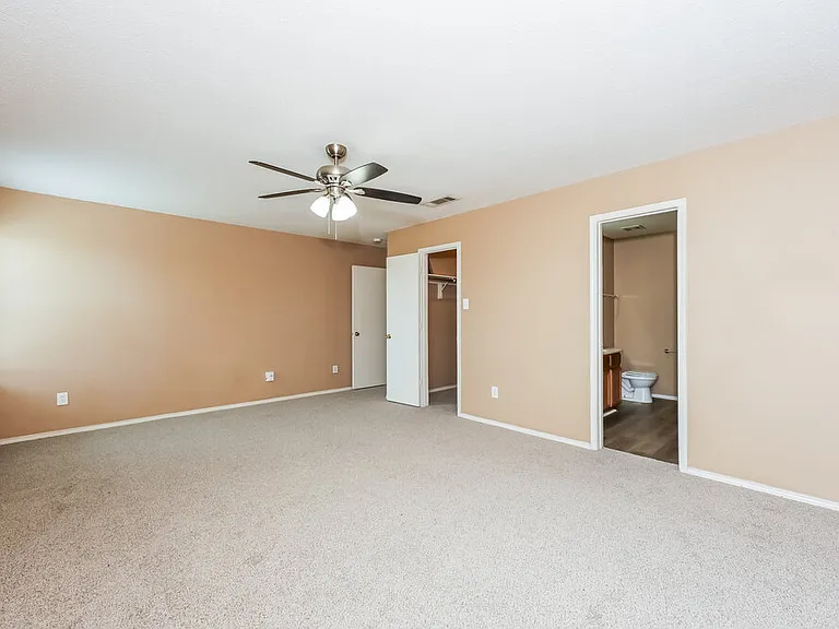 1324 Burleson St — Photo 11