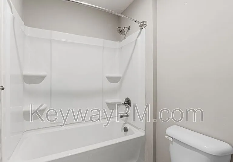 1066 Linsmore Ave — Photo 16