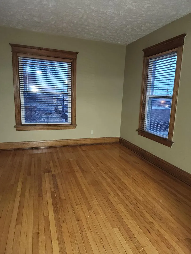 Three Bedroom Villa in Downtown Omaha! — Photo 2