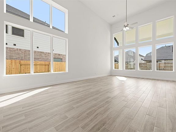 3rd image of 218 Sierra Stream Ln