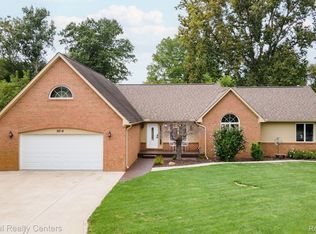 2814 Grouse Ln, Rochester, MI 48306