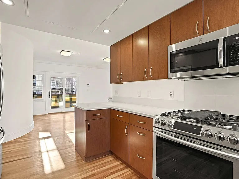 165 Winthrop Rd #D — Photo 18