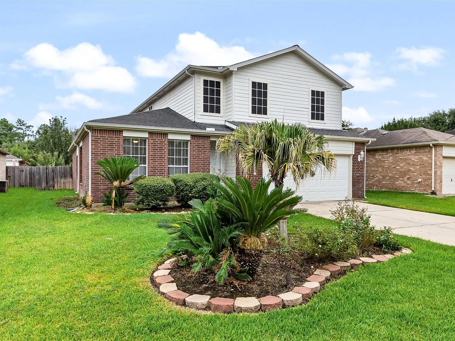 4 bed, 2.5 bath, 2690 sqft, $2,500 — Photo 1