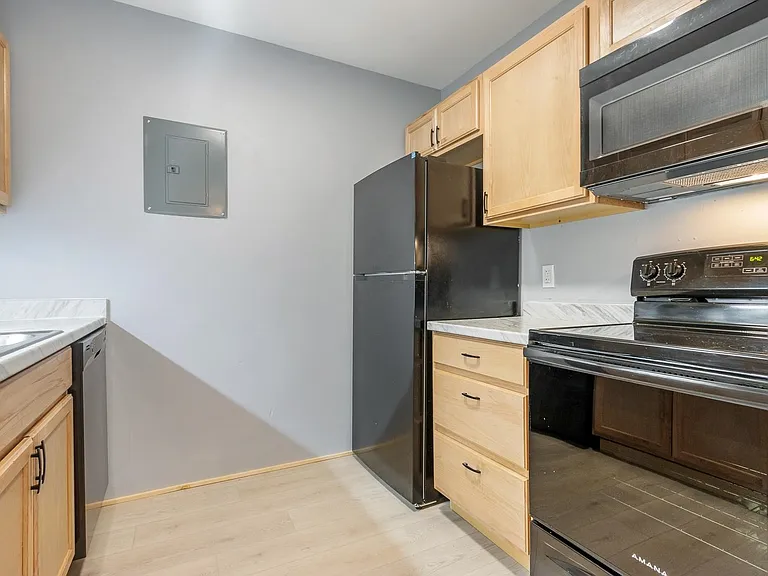 2703 Westview Ct — Photo 2