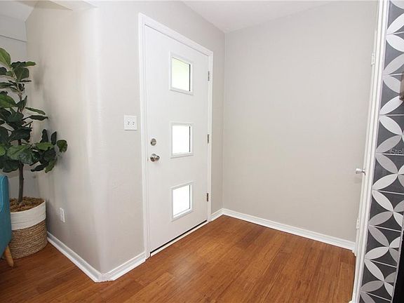 3rd image of 1518 Silverstone Ave