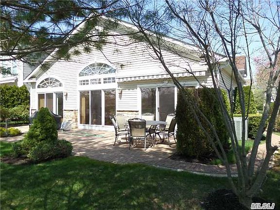 2nd image of 162 Hamlet Dr