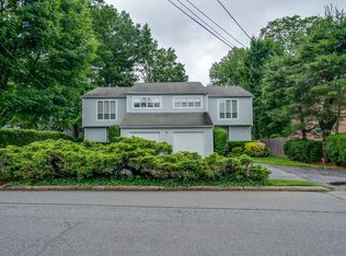 74 Chestnut St, Glen Cove, NY 11542