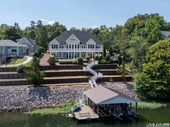 210 N Robinson Dr, Macon, NC 27551