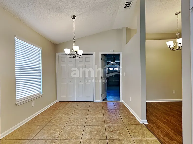 840 Mackenzie Circle St — Photo 4