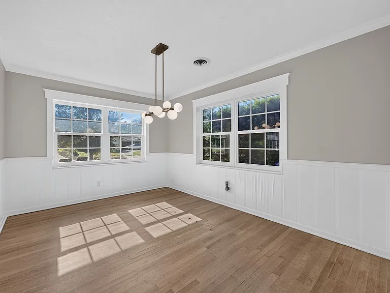 677 Selkirk Dr — Photo 13