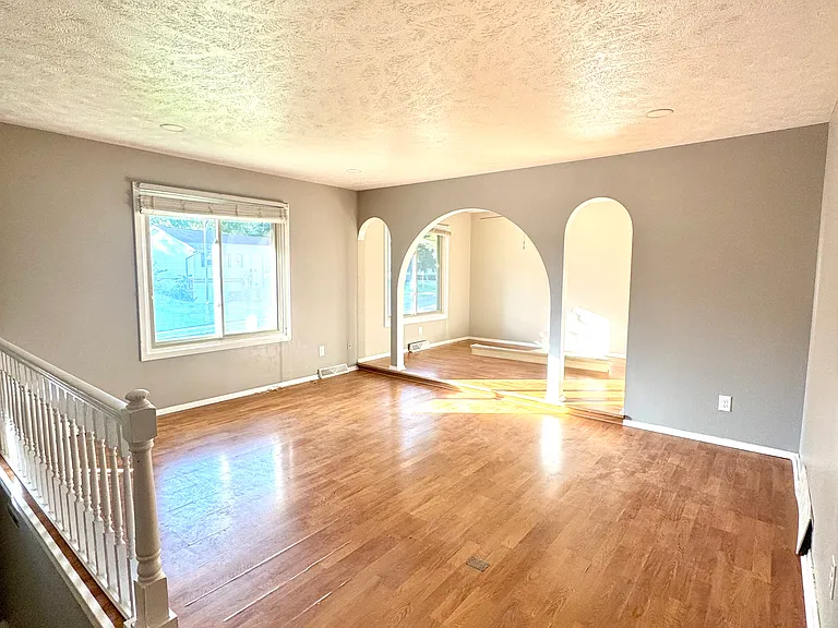 805 Donegal Dr — Photo 3