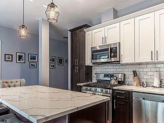 3rd image of 836 W Wrightwood Ave #3
