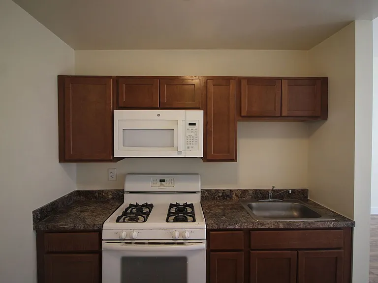 1015 Saint Paul St — Photo 5