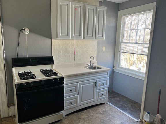 3rd image of 27 Lakeview Ave #7