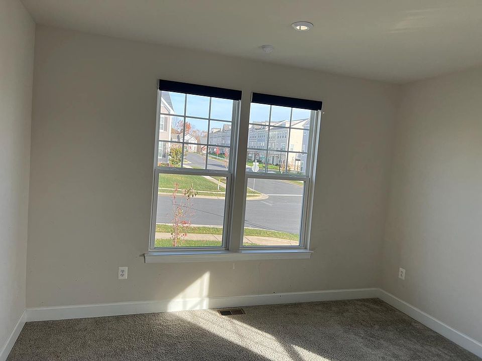 1st image of 401 Coastal Ave Room 1
