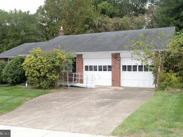 18 Decker Dr, Newark, DE 19711