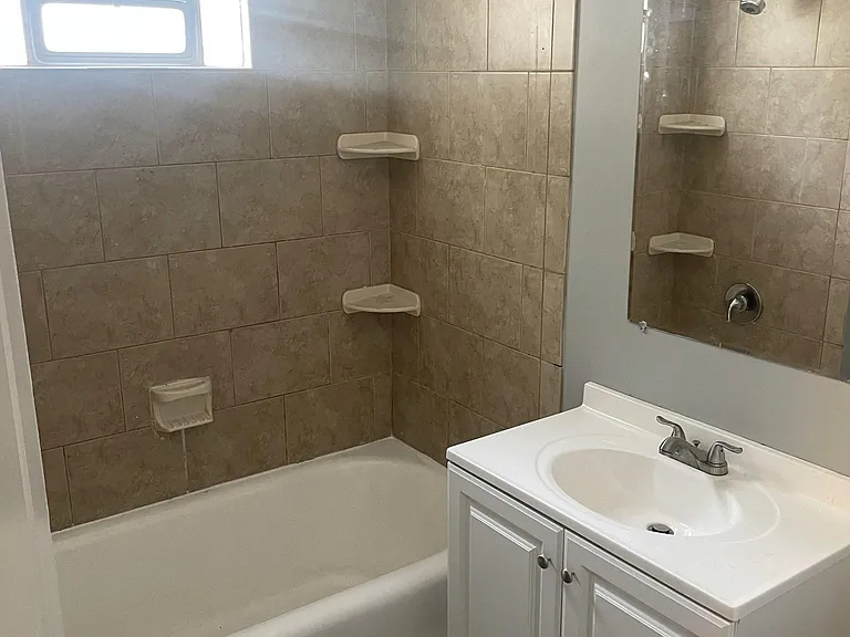 Full bath with tile surround