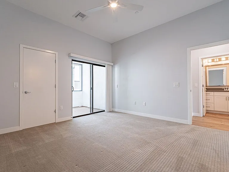 1645 E Cheery Lynn Rd — Photo 32
