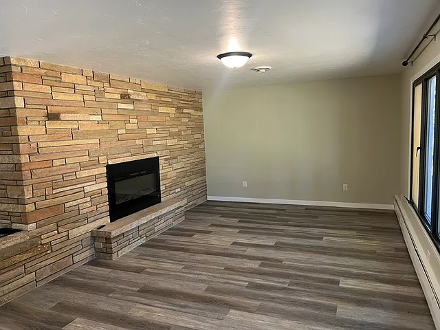4 bed, 2177 sqft, $2,800 — Photo 2