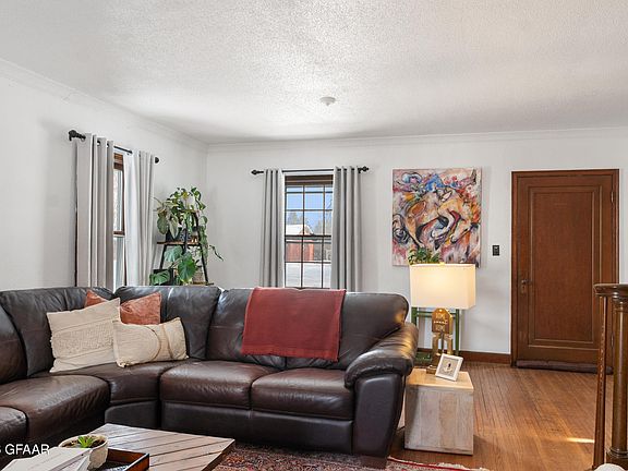 5th image of 319 1st Ave NW