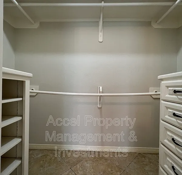 2301 N 46th St — Photo 17
