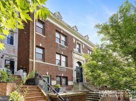 1811 Vernon St NW