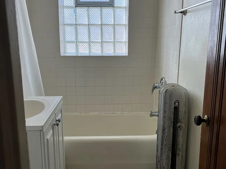 4811 N Ashland Ave — Photo 3