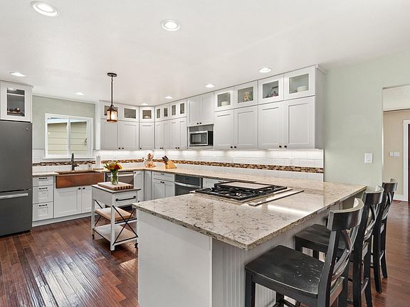 3rd image of 708 Theo Ave