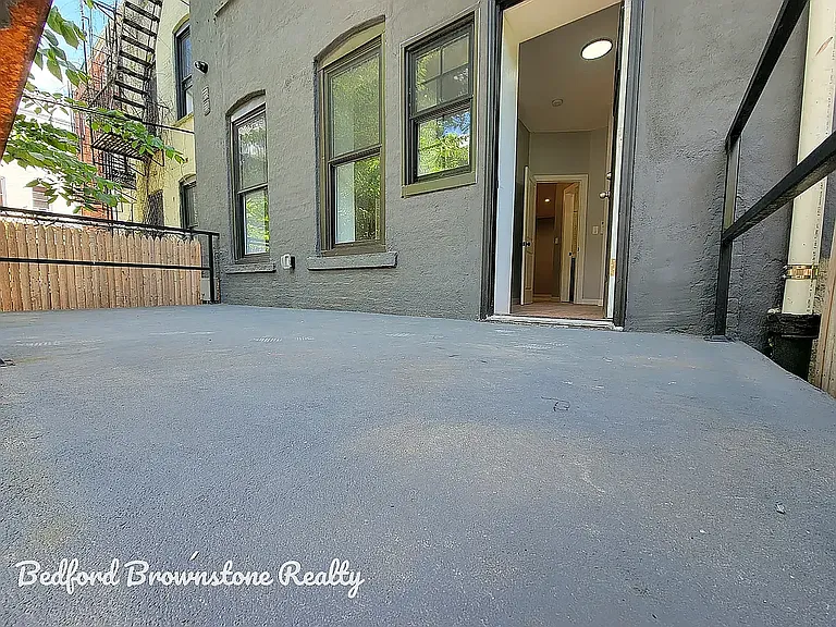 561 Chauncey St #Penthouse 1 — Photo 9