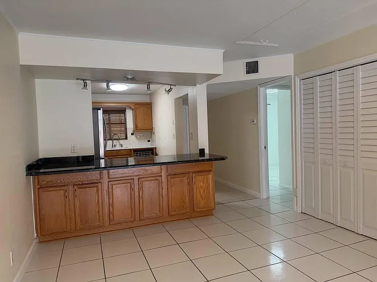 2977 Riverside Dr — Photo 10