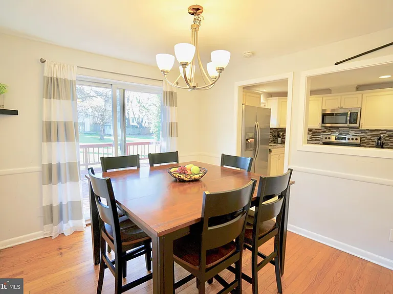 4218 University Dr — Photo 18