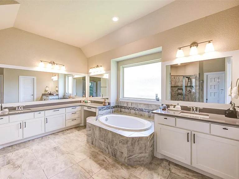 2415 Flowering Brook Ln — Photo 21
