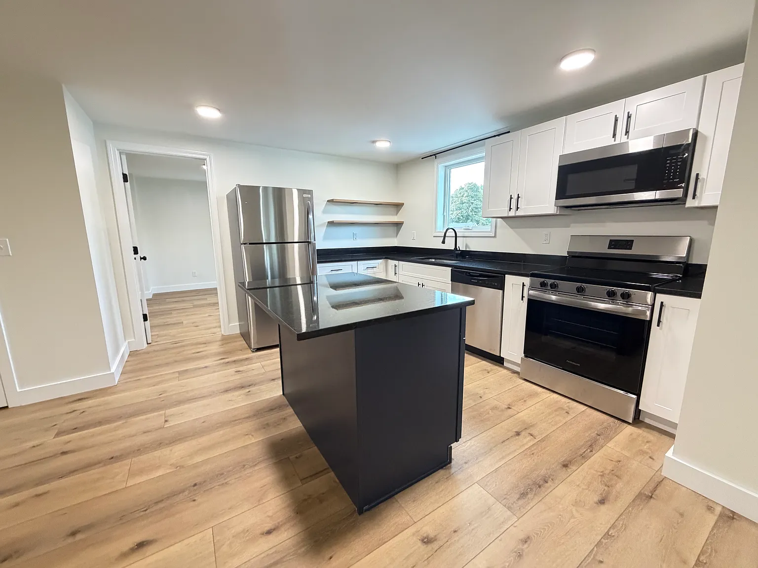 3 bed, 1500 sqft, $2,950 — Photo 1