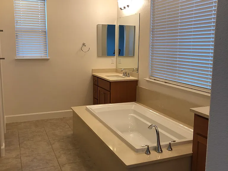 105 Farnham Ln — Photo 12