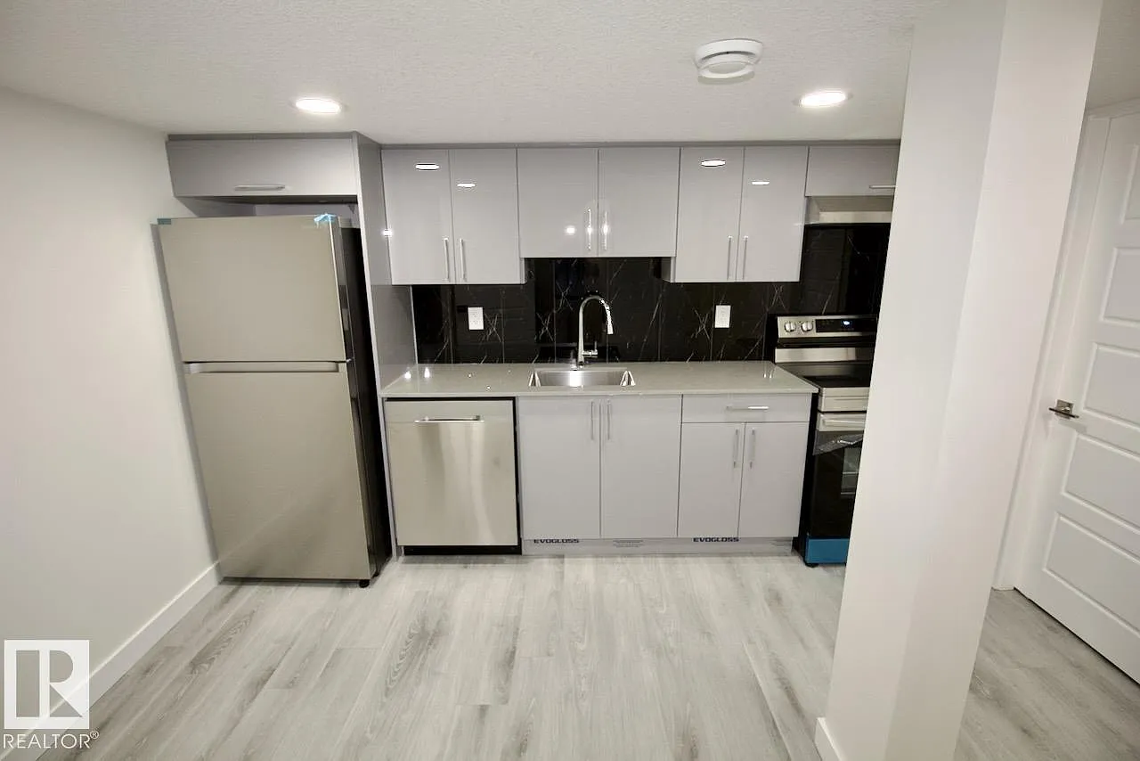 1 bed, 1.0 bath, 799 sqft, $999 — Photo 2