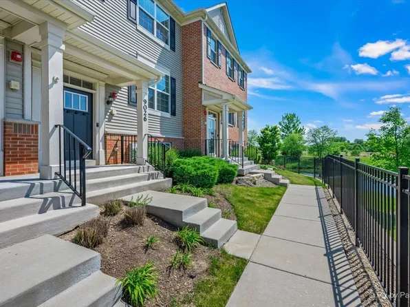 9026 Disbrow St, Huntley, IL 60142