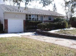 13 Timothy Ct, Commack, NY 11725