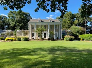 104 Riverside Dr, Greenwood, MS 38930