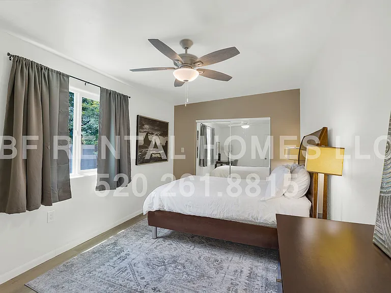 2319 E Helen St — Photo 15