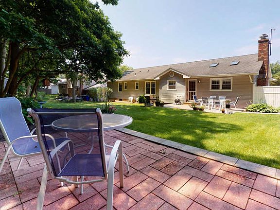 5th image of 207 Woodberry Dr