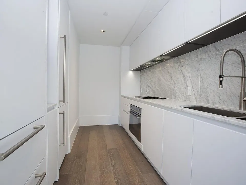 429 Kent Ave #709