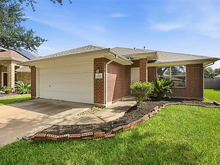 4718 Lonestone Cir — Photo 2