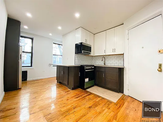 Rented by Bond New York | media 7