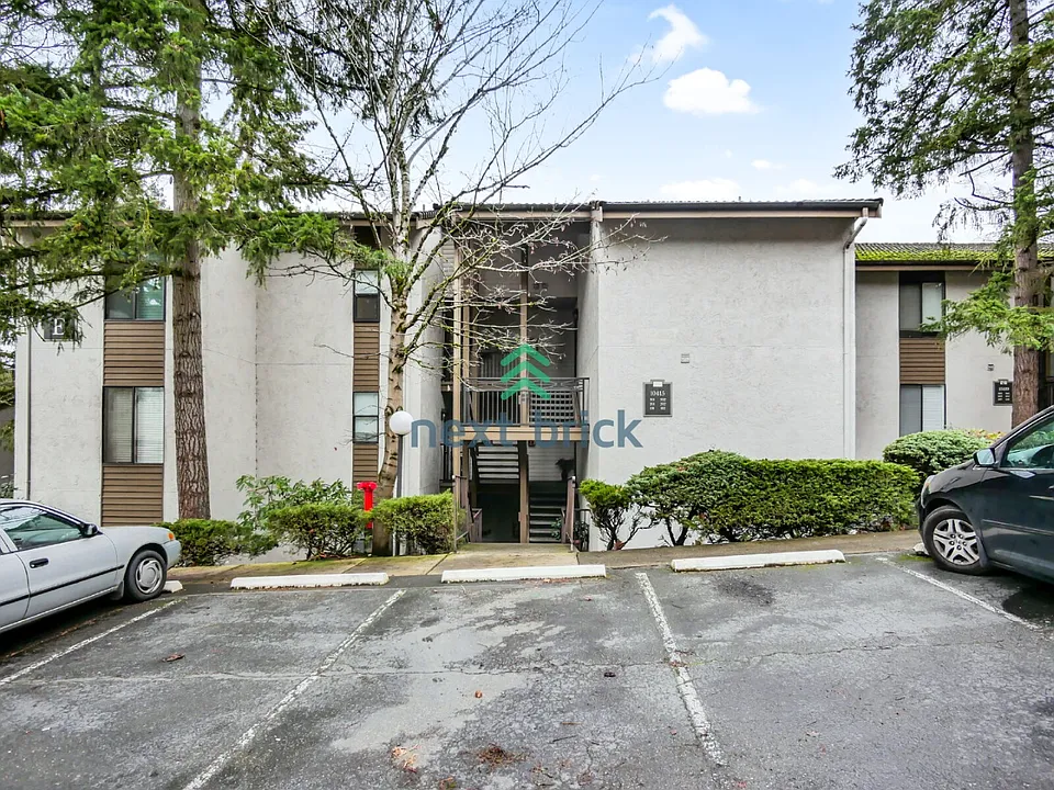 10415 NE 32nd Pl #E302