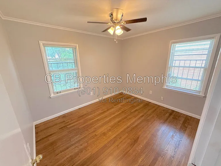 1711 Myrna Ln — Photo 4