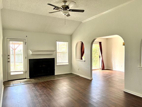 3rd image of 107 Hague St