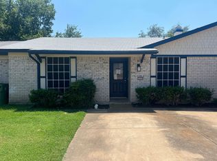 1020 Pleasant Valley Ln, Arlington, TX 76015