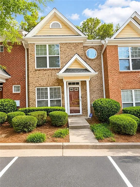 2 bed, 2.5 bath, 1252 sqft, $1,700 — Photo 1