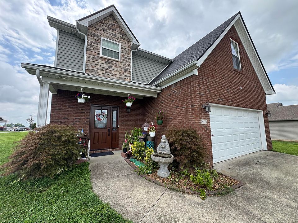 1st image of 617 Fairfax Ln