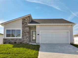 210 Bailey Cir, Waukee, IA 50263